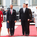 President Vējonis and Mrs Iveta Vējone welcomed The Crown Prince and Crown Princess with a formal welcoming ceremony outside Riga Castle. Photo: Lise Åserud / NTB scanpix
